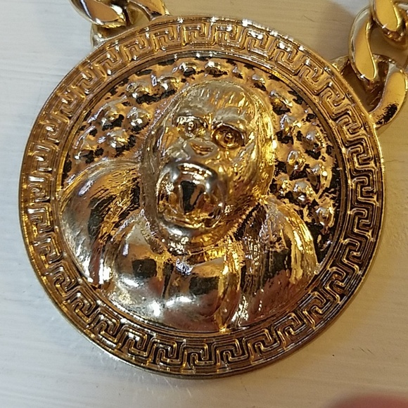 Coin Medallion 1 1/2" Gold Tone 14" Necklace - Picture 2 of 2